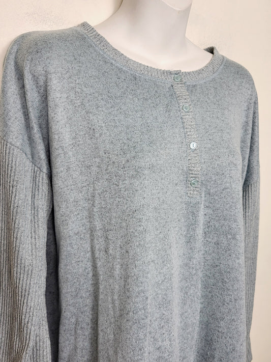 KLJ2 - Reitmans blue-grey lightweight sweater. Size large