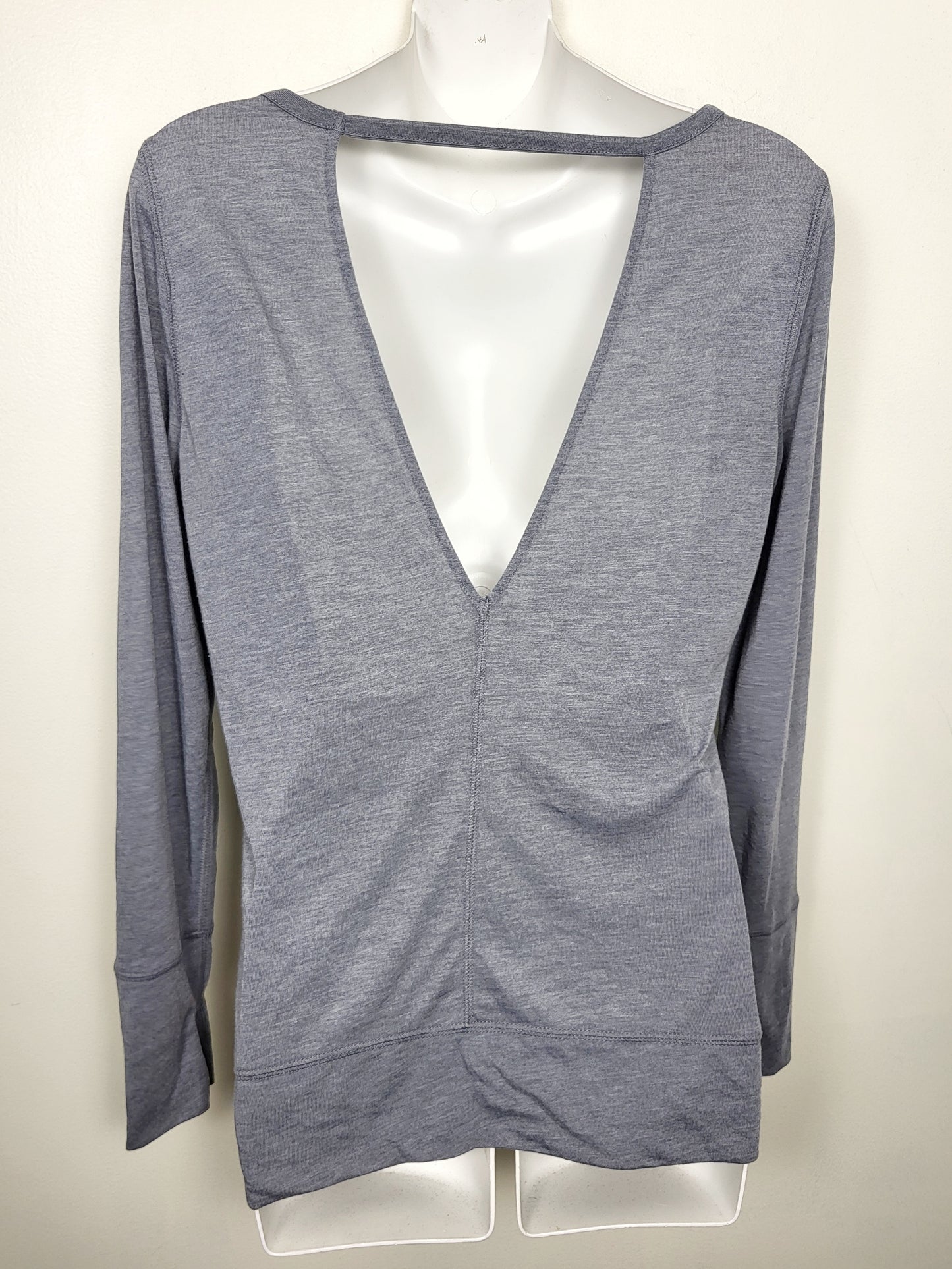 KHW2 - Gap grey "Cool Dry" open back top. Size medium