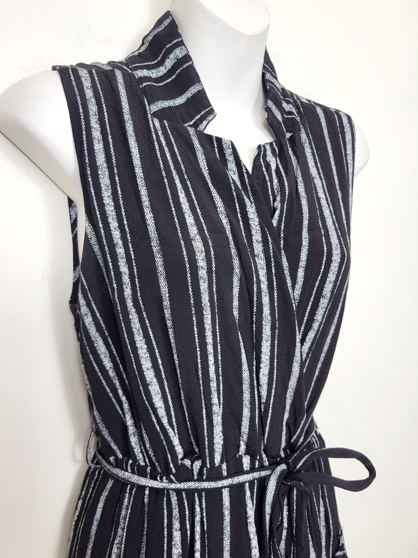 TRCA1 - Le Chateau black striped belted wrap dress. Size medium
