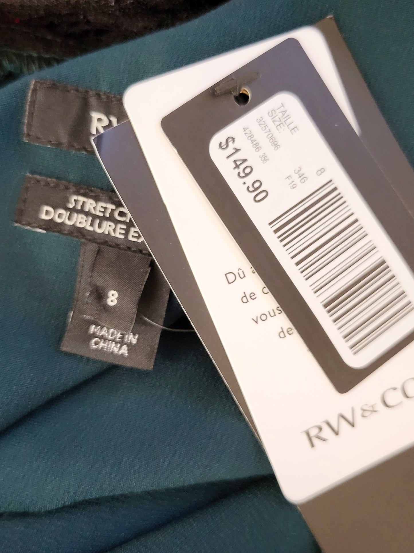 JLMB1 - NEW - RW and Co black lace halter fit n flare gown. Size 8