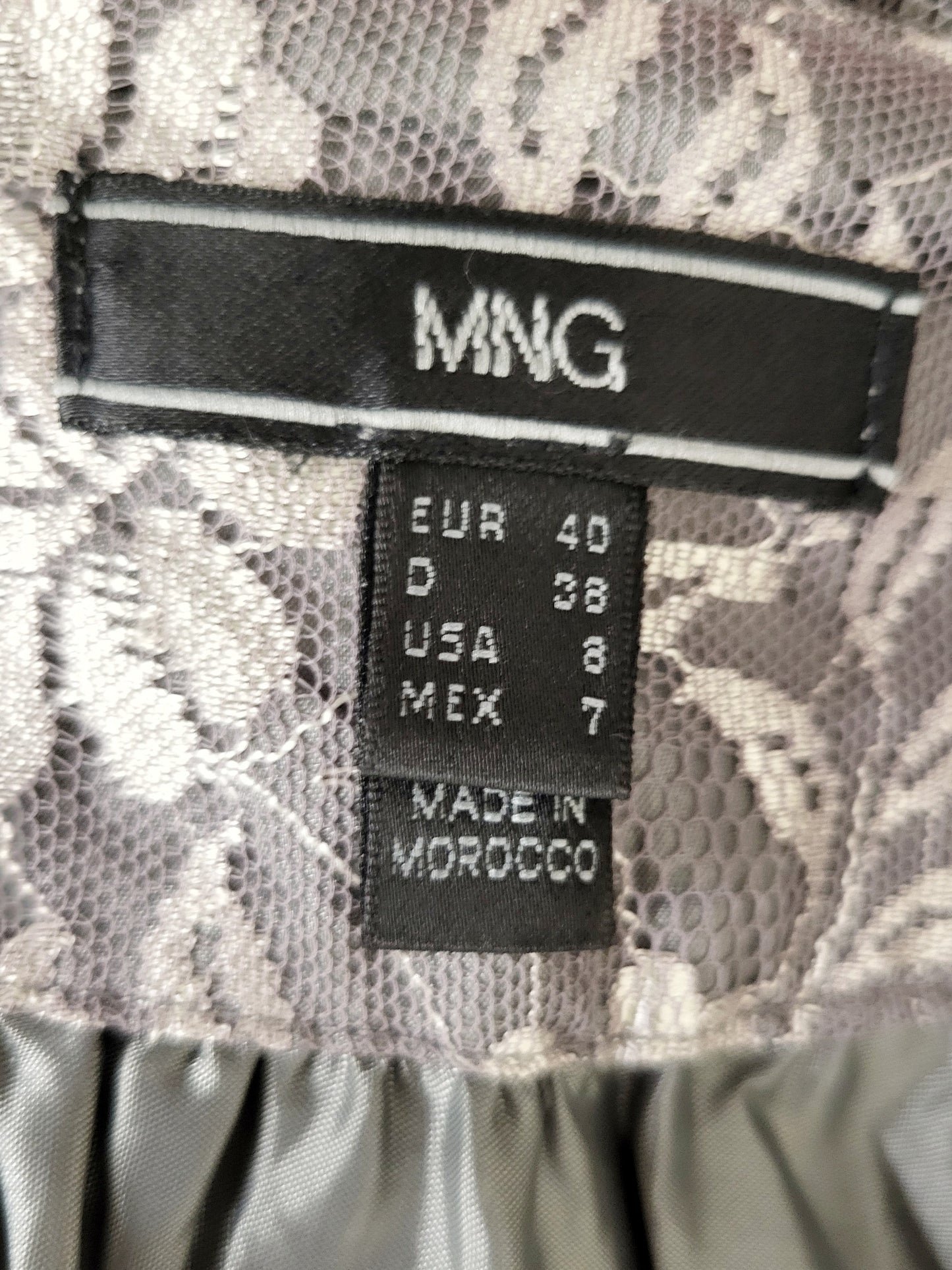 JLMB1 - MNG grey and silver floral print lace skirt. Size 8