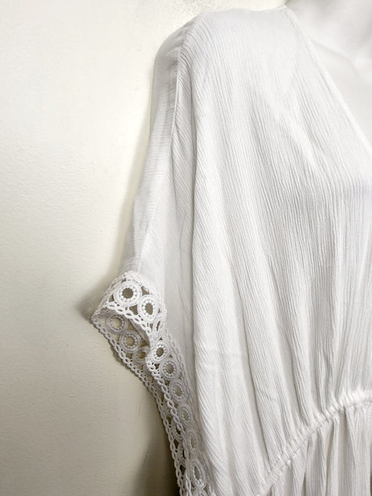 SPMP - White beach cover up. Size 2/3X