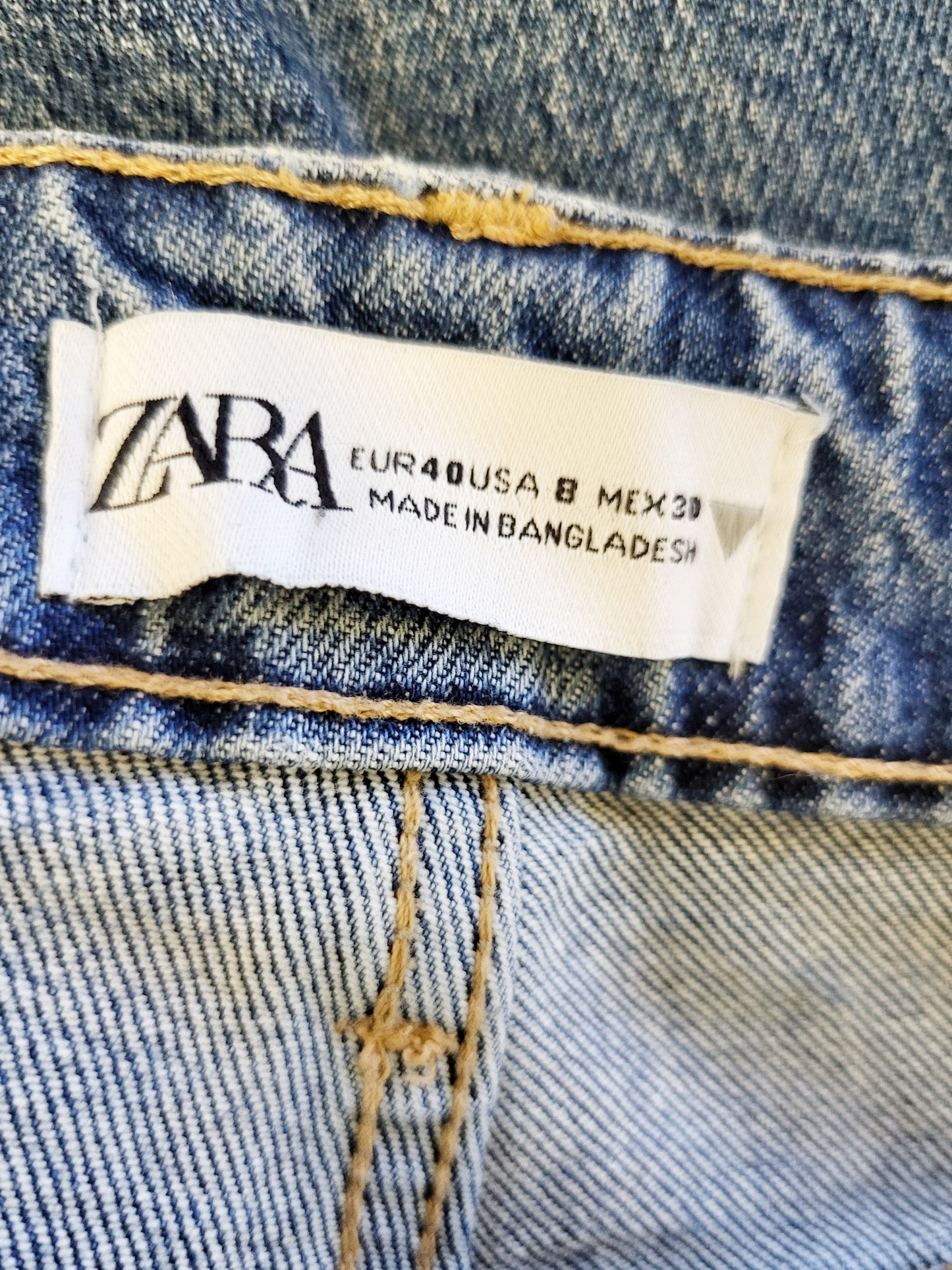 Zara distressed high waisted jeans. Size 8
