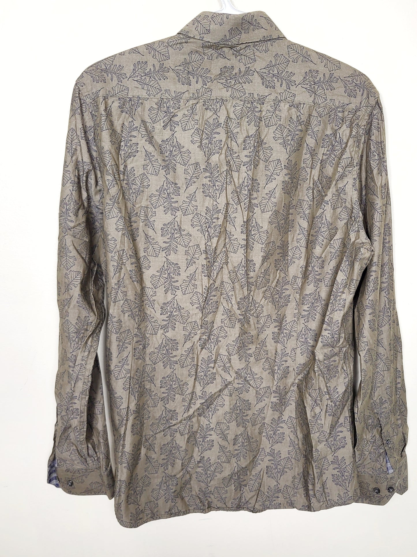 RW and Co. green leaf printed tailor fit button down shirt. Men's size medium