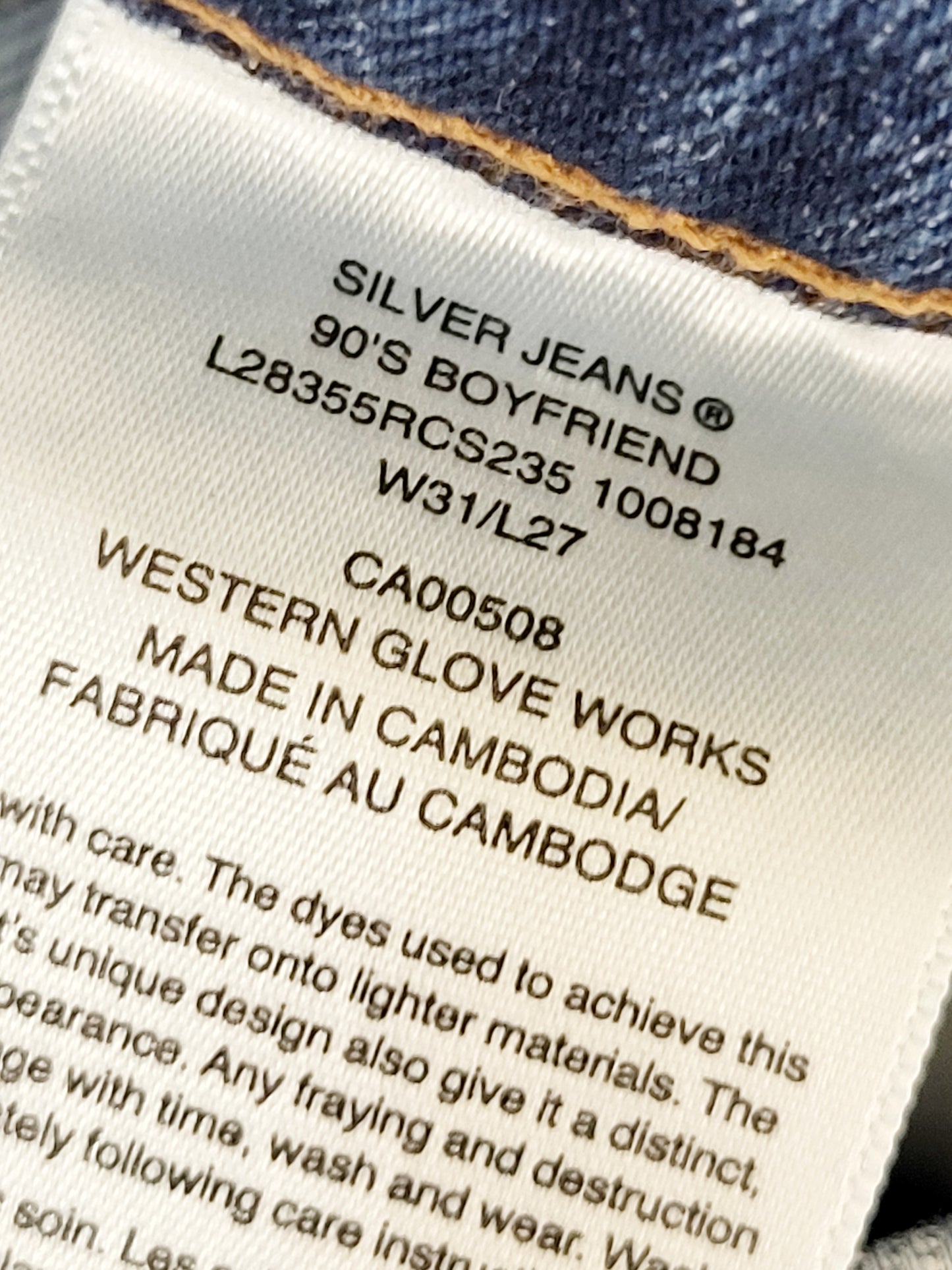 Silver 90s Boyfriend Fit jeans. Size 31 (measures as a 32)