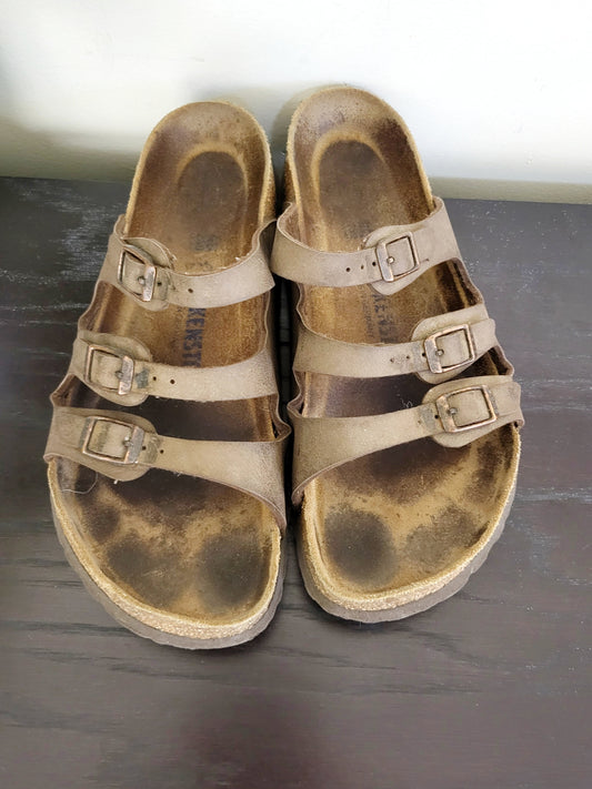 Birkenstock "Florida" sandals. Size 40 (Ladies 9-9.5 / Men's size 7-7.5) regular fit