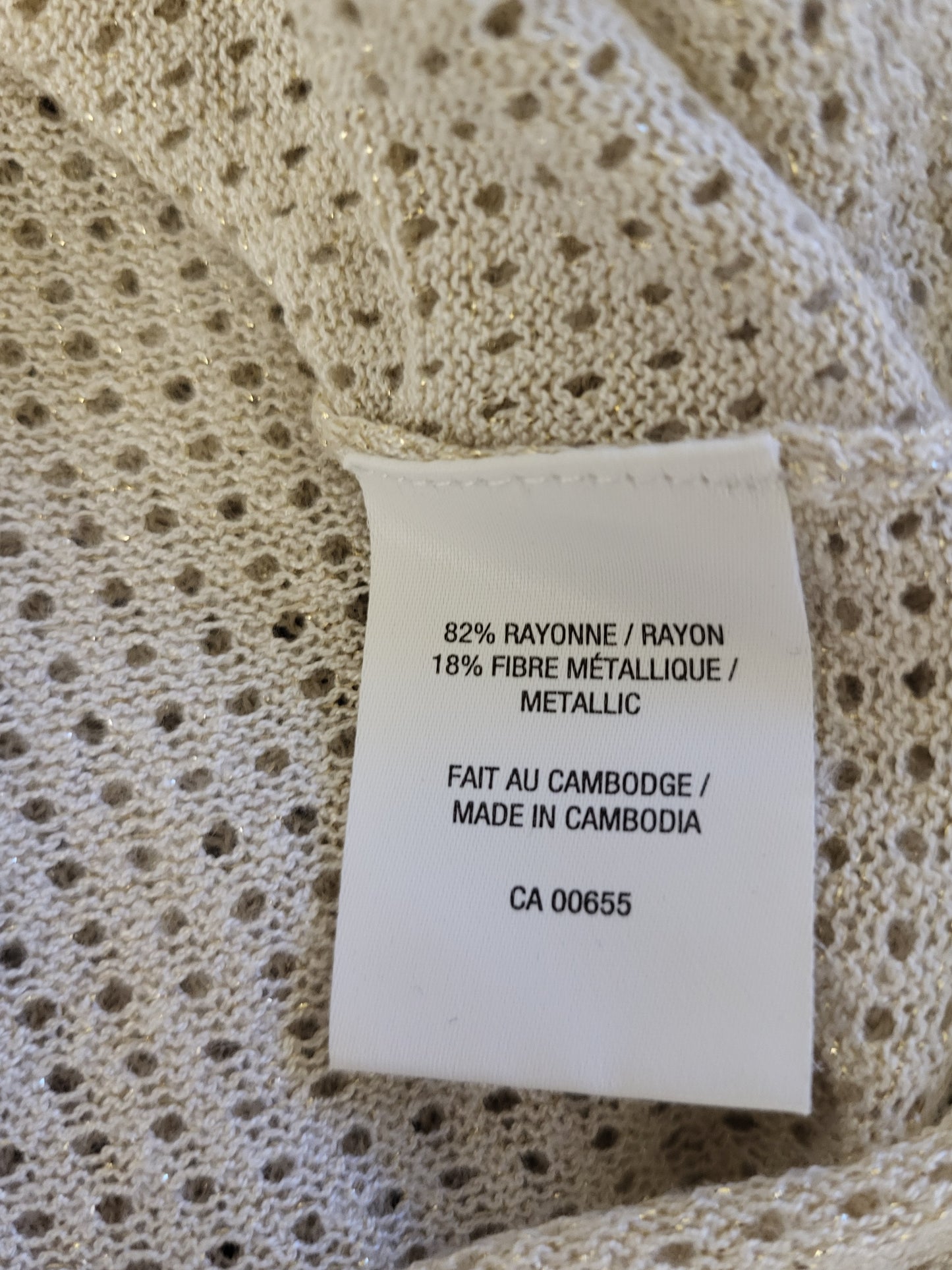 Reitmans beige loose knit top with gold sparkles. Size medium