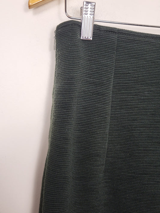 Vintage Hammer forest green textured wool blend pencil skirt. Size 42 (US size 10/12)