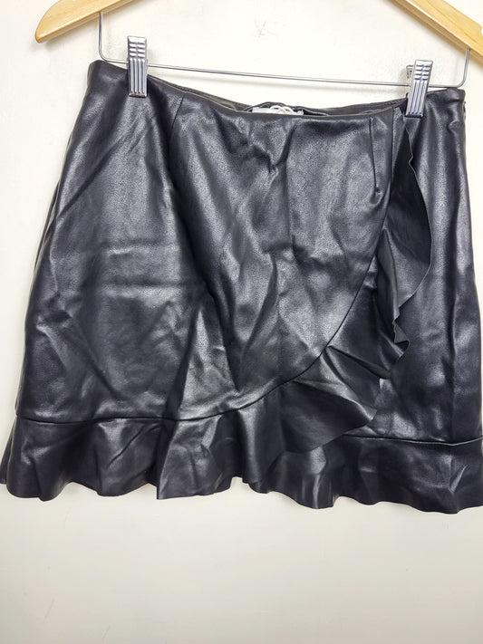 NEW - Minkpink faux leather ruffle "Flick" skirt. Size medium