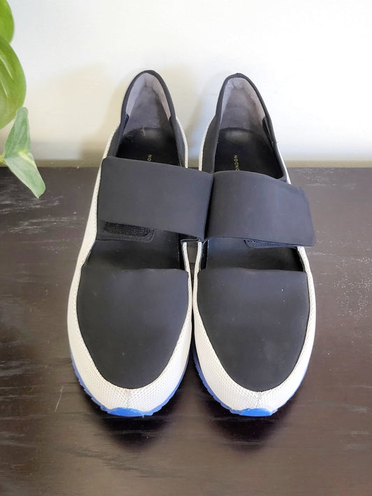 Slack London 18947 black two-tone platform sneaker. Size 40 (Size 9.5 to 10)