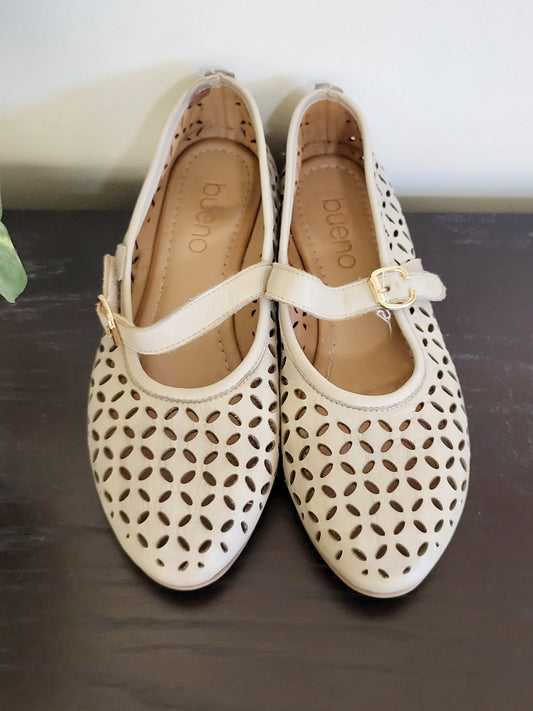 Bueno Kehlani Flat leather shoes. Size 40 (US size 9.5 to 10)