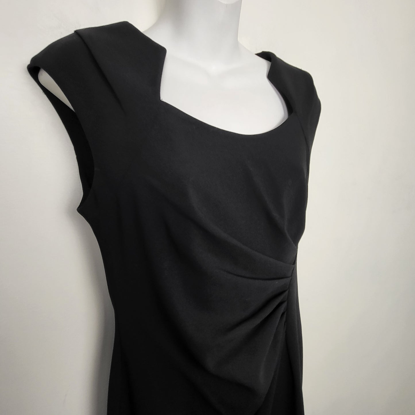 JKZ1 - Calvin Klein black sheath dress. Size 6