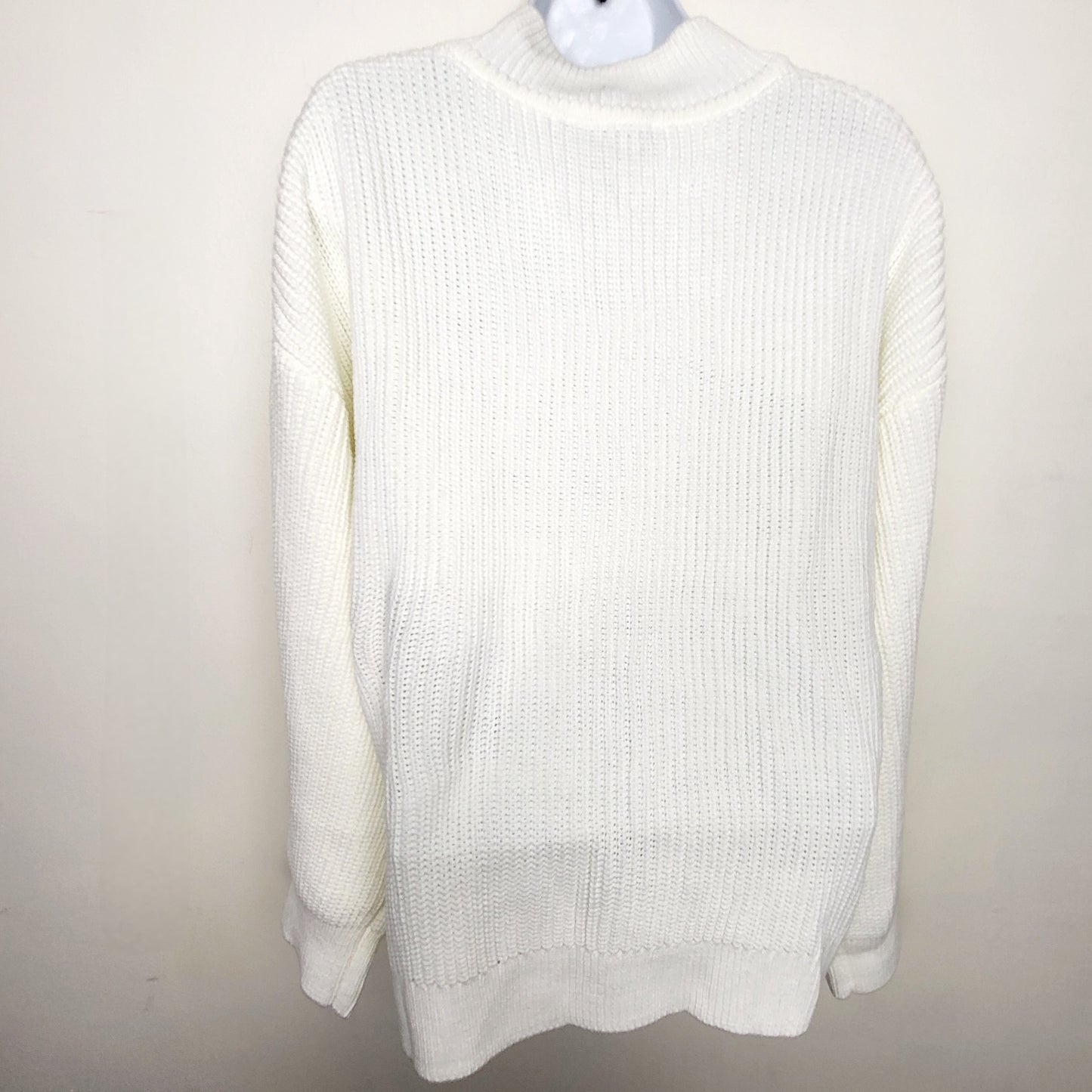 AMHU1 - French Dressing Jeans white mock neck sweater with pearl embellishment. Size large ๐