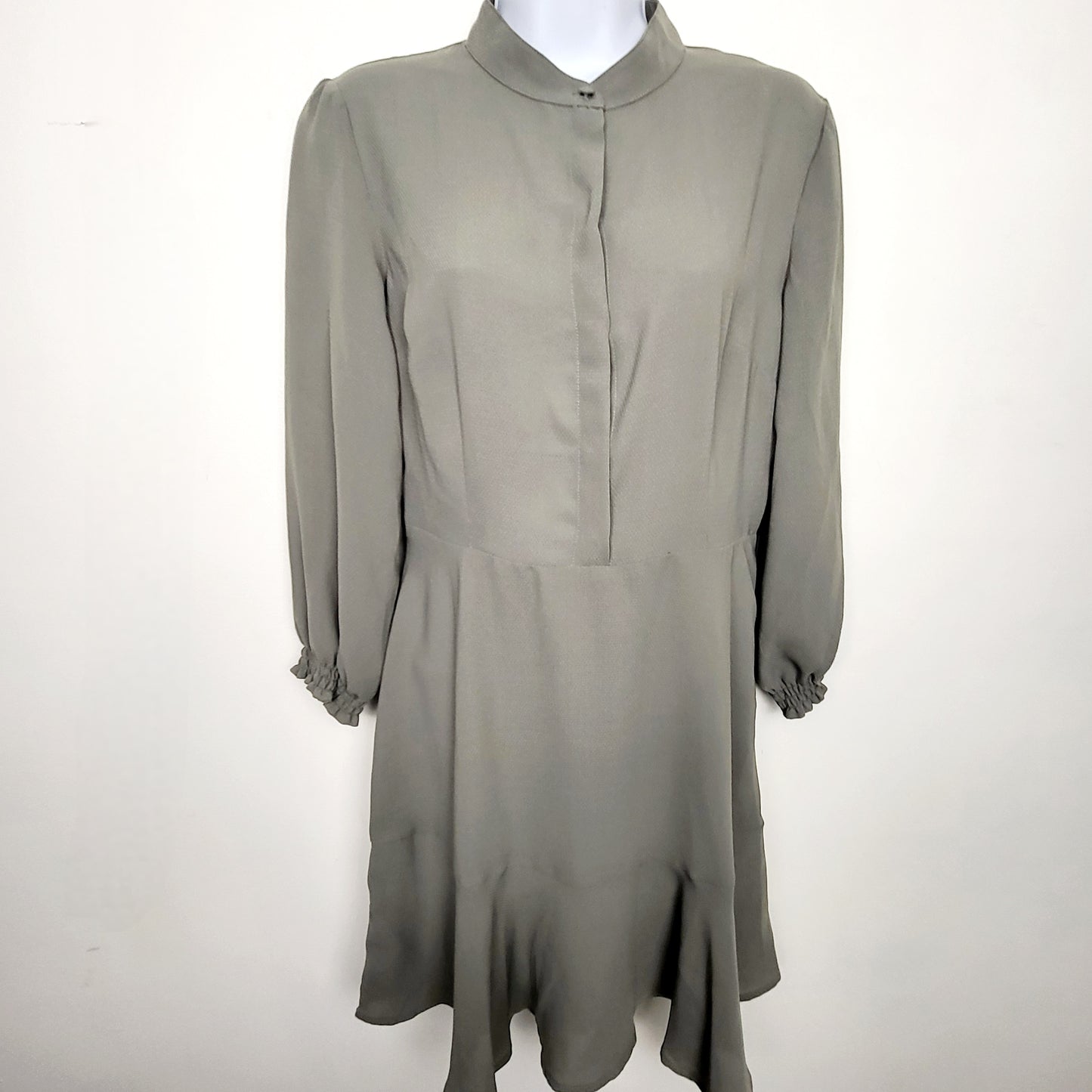 AMHU1 - Dynamite green button down midi dress. Size small