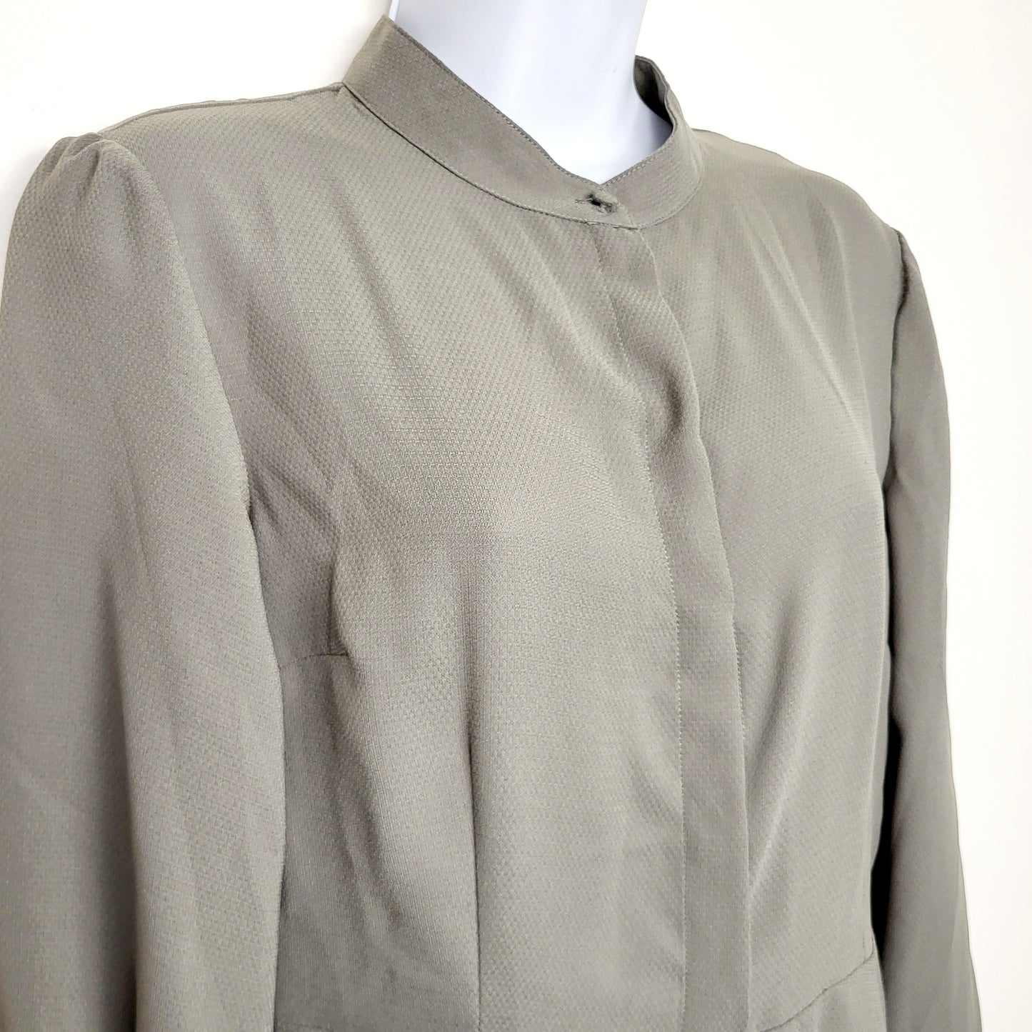 AMHU1 - Dynamite green button down midi dress. Size small
