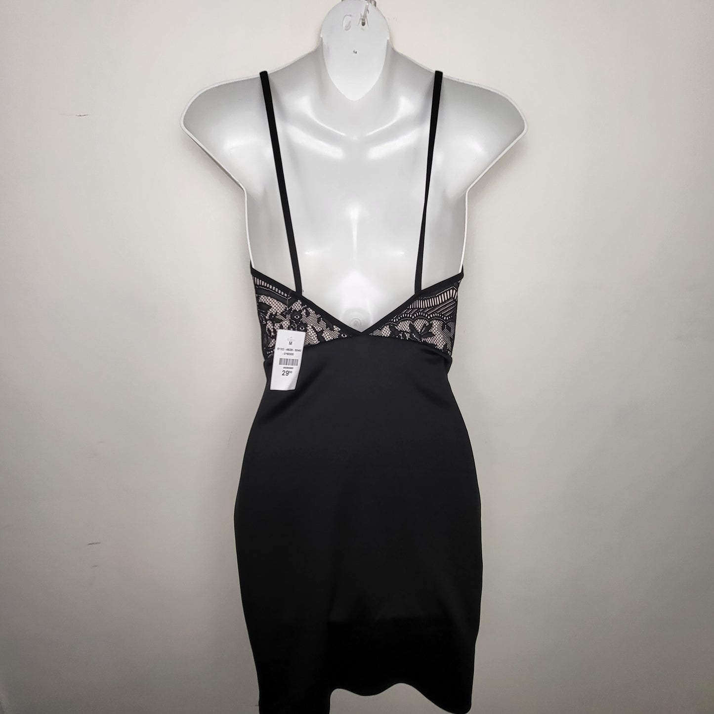 AMHU1 - NEW - UK2LA black lacey bodycon dress. Size medium