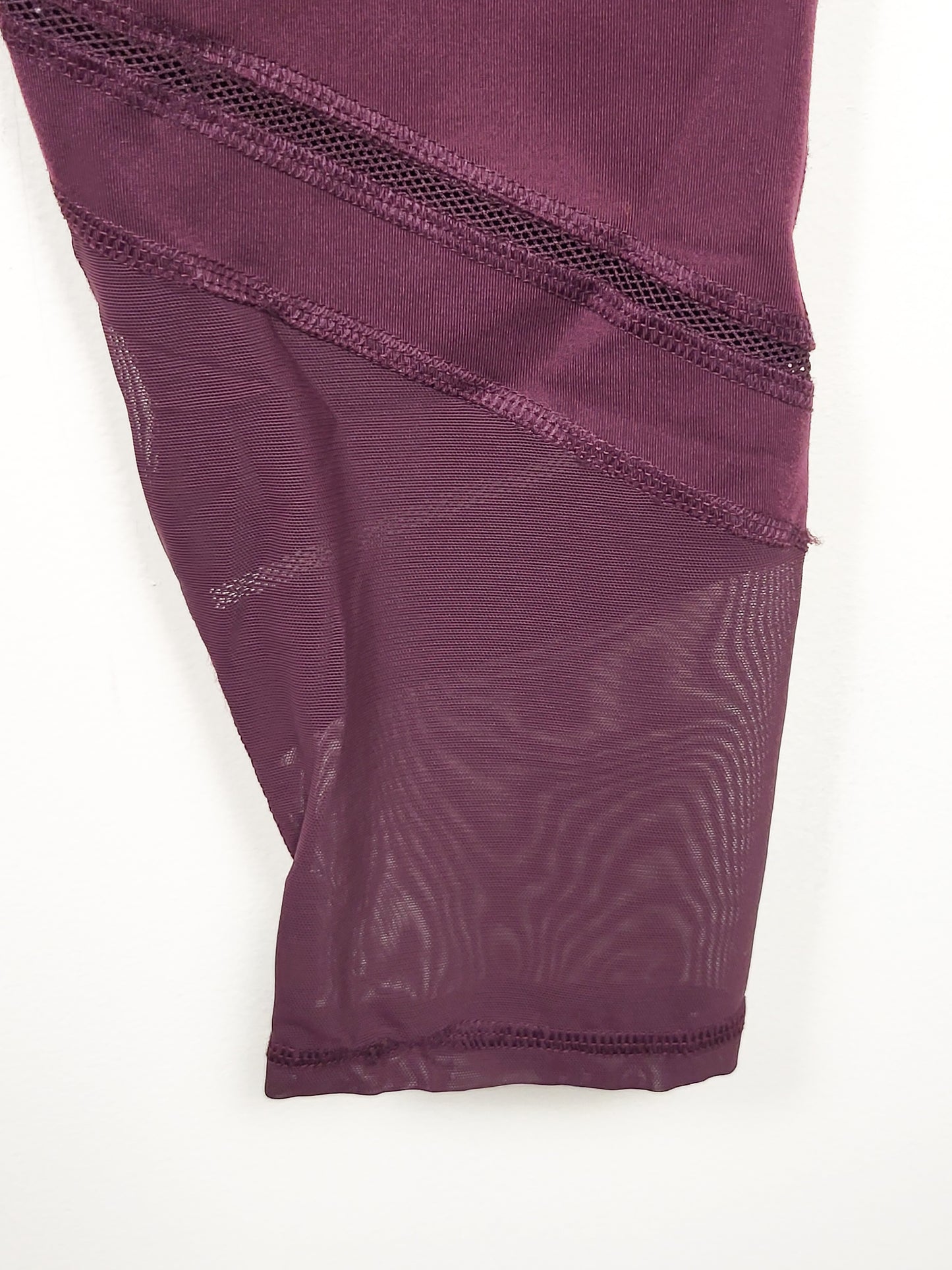 Old Navy berry purple cropped active leggings with mesh cut-outs | Size XL