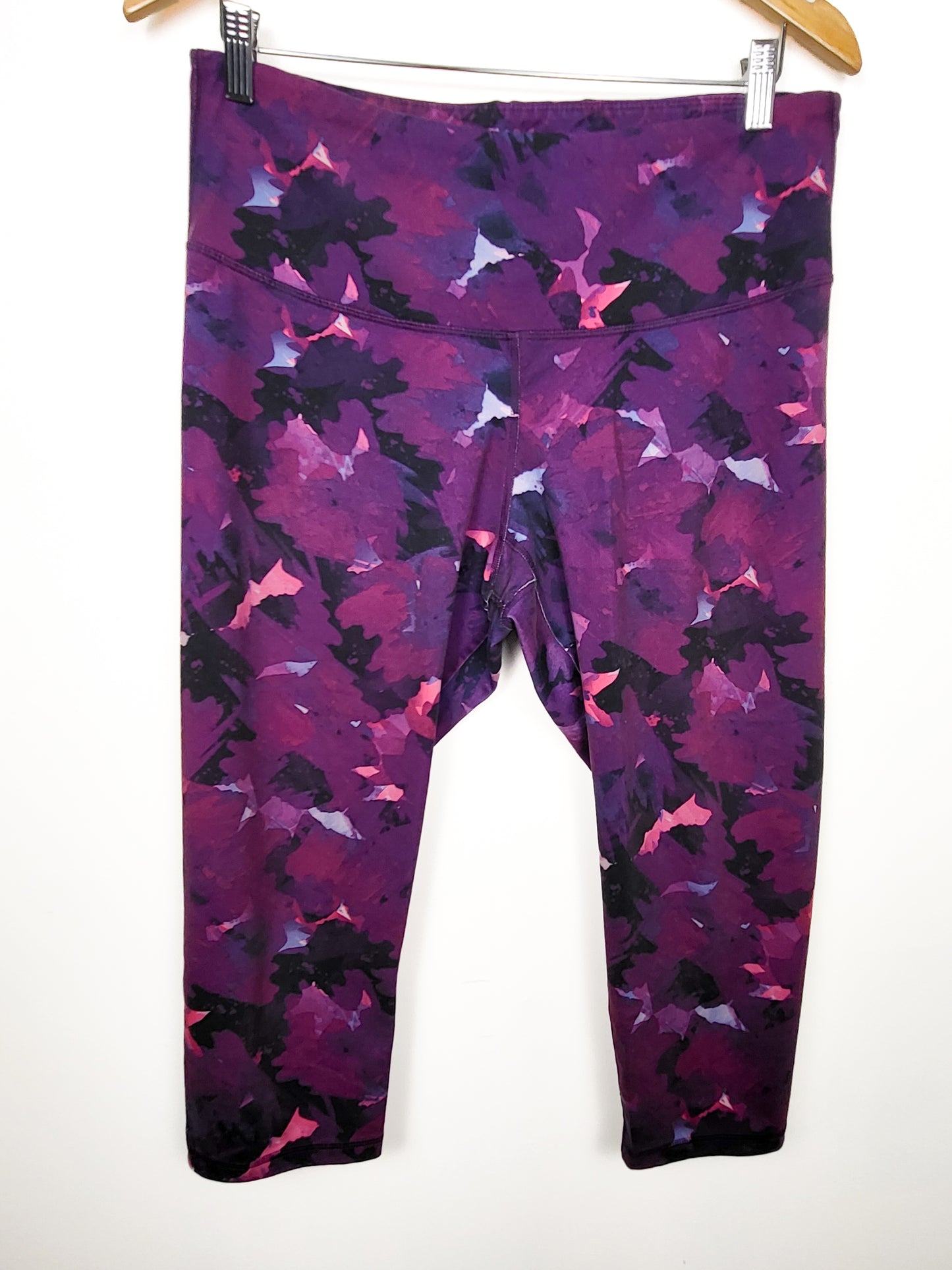 Old Navy purple patterned cropped active leggings | Size XL