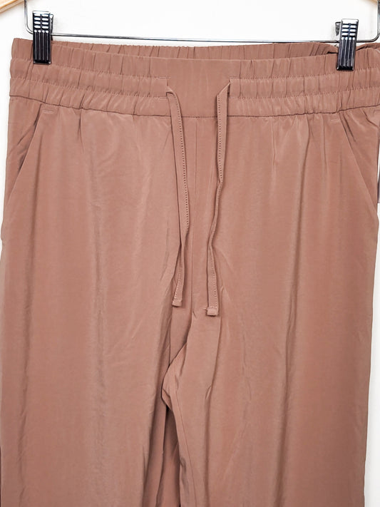 NEW - CRZ YOGA Women's Lightweight Stretch Jogger in "Mocha Mousse" - Size MEDIUM
