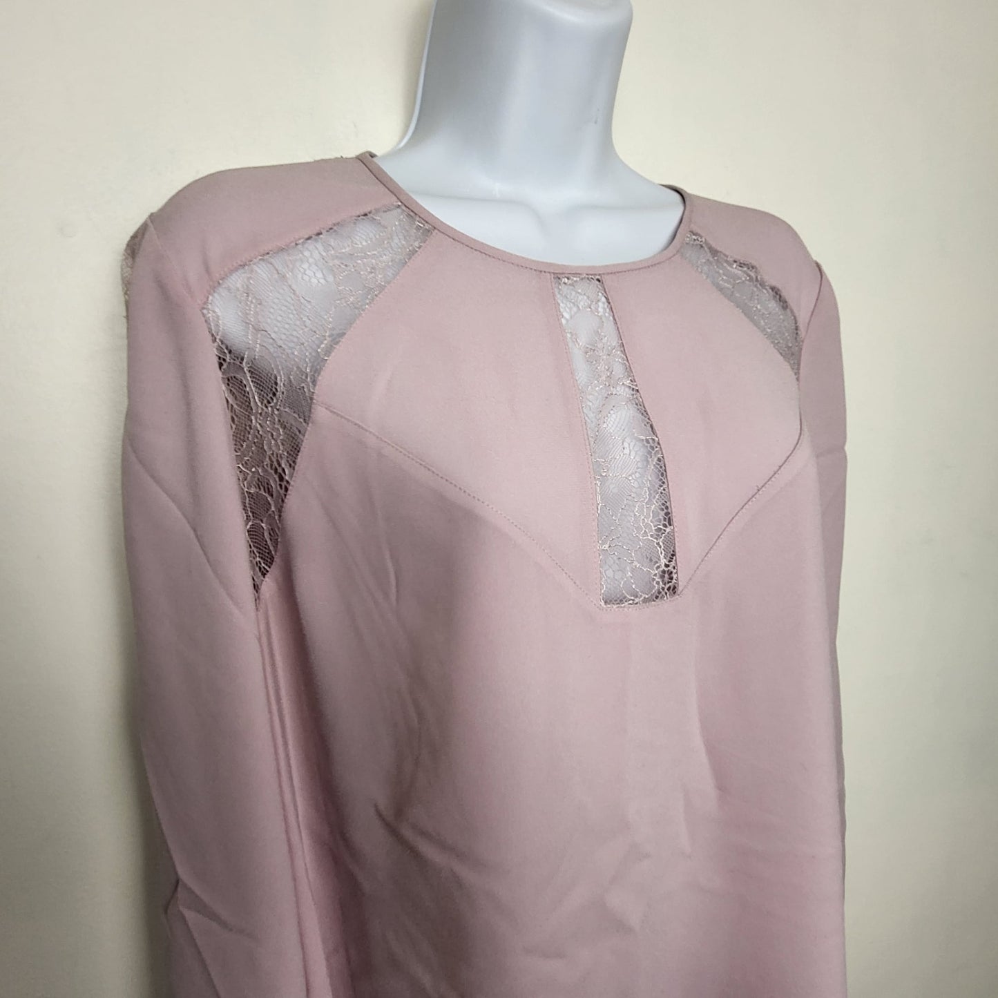 AMHU11 - NEW - BCBG MaxAzria Peyton shift dress in "Lavender Mist. Size medium