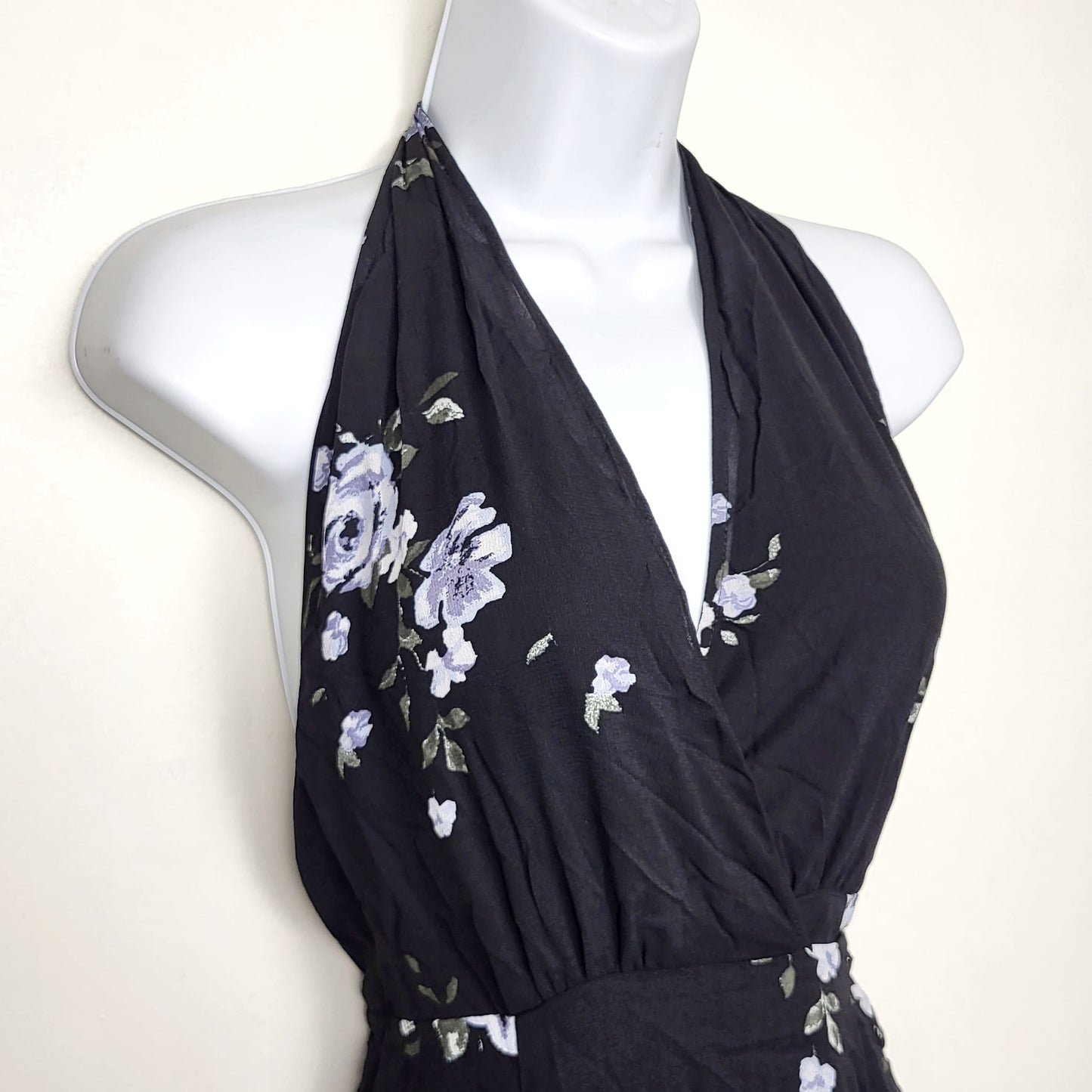 AMHU11 - NEW - Dynamite black floral print wrap halter maxi dress. Size medium