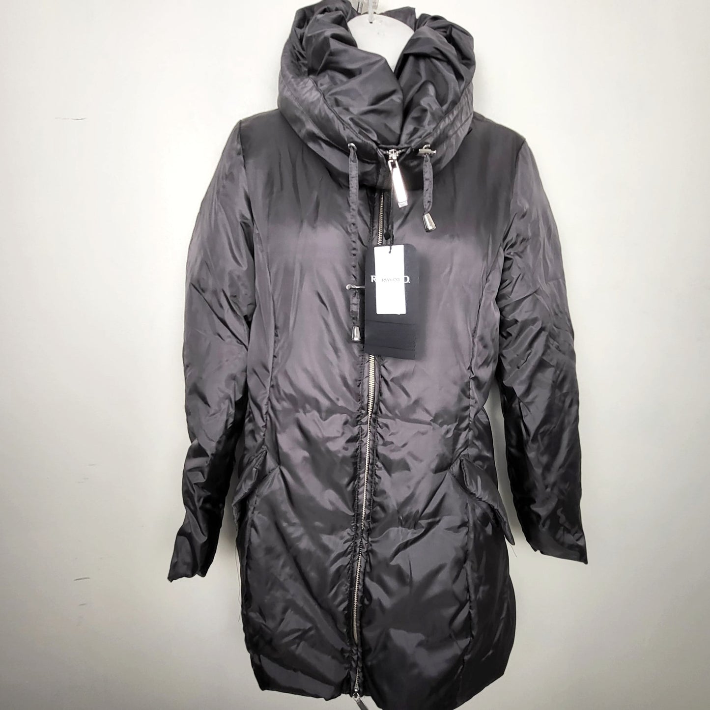 AMHU11 - NEW - RW and Co grey shimmery down jacket. Size small š