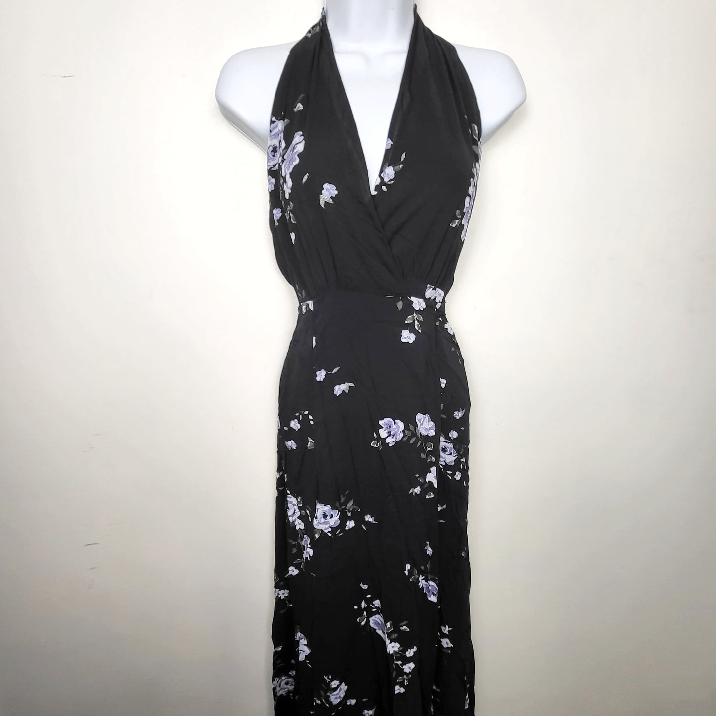 AMHU11 - NEW - Dynamite black floral print wrap halter maxi dress. Size medium