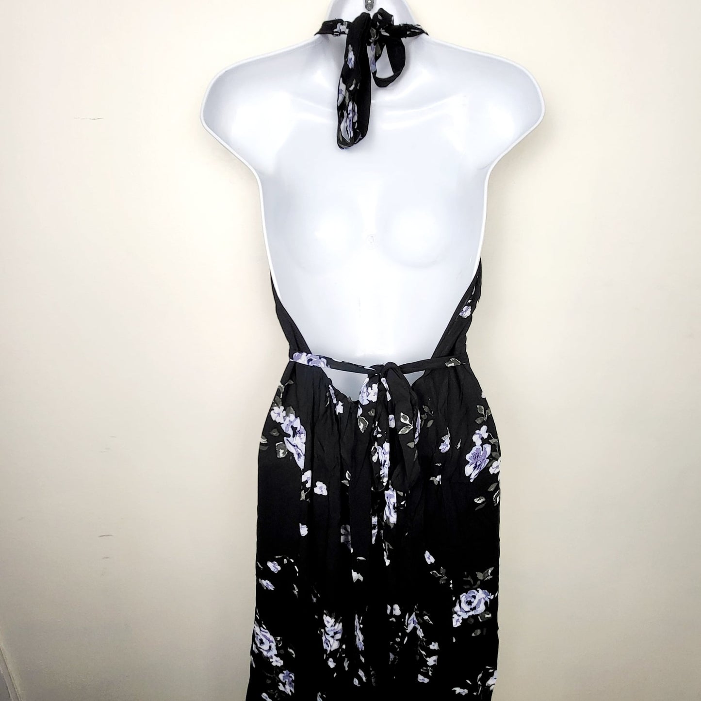 AMHU11 - NEW - Dynamite black floral print wrap halter maxi dress. Size medium