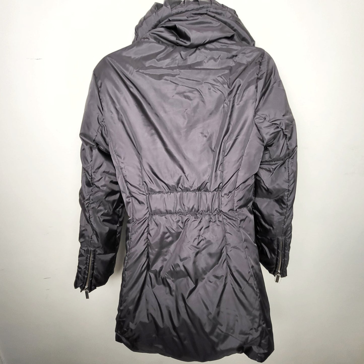 AMHU11 - NEW - RW and Co grey shimmery down jacket. Size small š