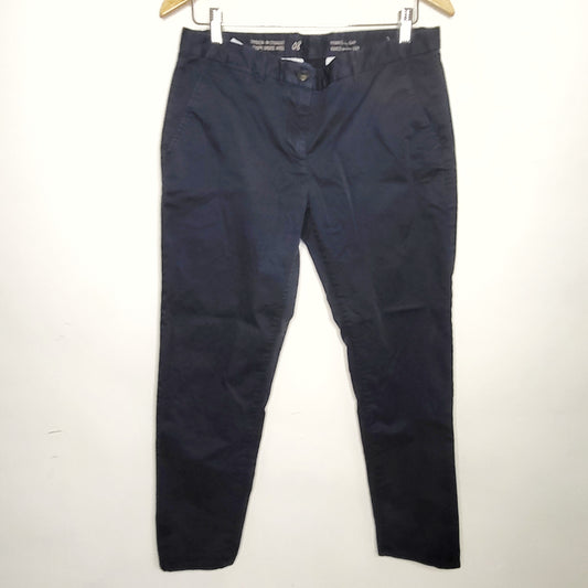 JBAB2 - Gap navy cropped khaki pants, size 8, good condition