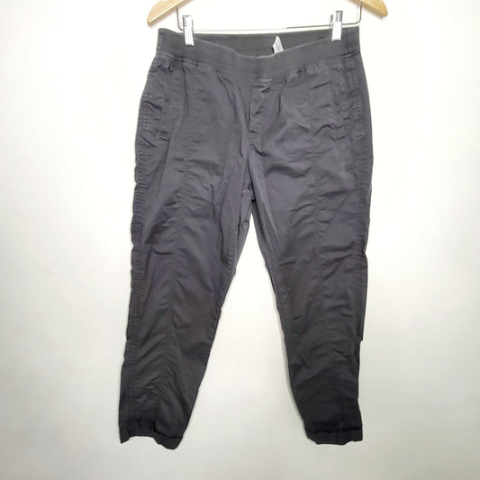 JBAB2 - Eddie Bauer grey cropped cargo pants, size 10, good condition