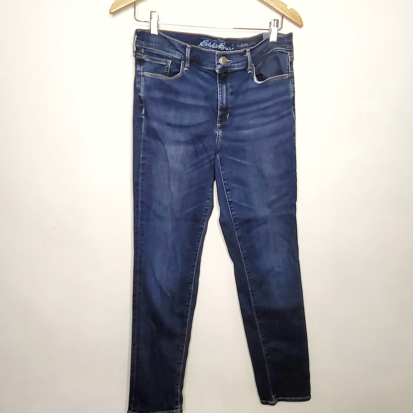 JBAB2 - Eddie Bauer cropped boyfriend jeans, size 6 (measure like a large), good condition