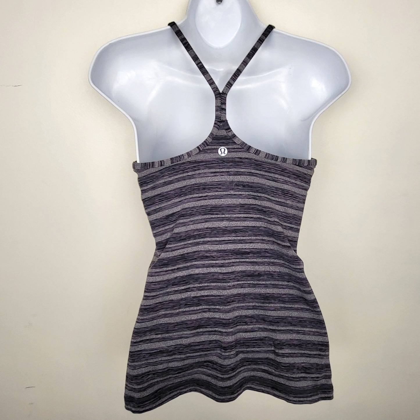 KTRC1 - Lululemon Power Y Tank with built in shelf bra. Size 6 🍁