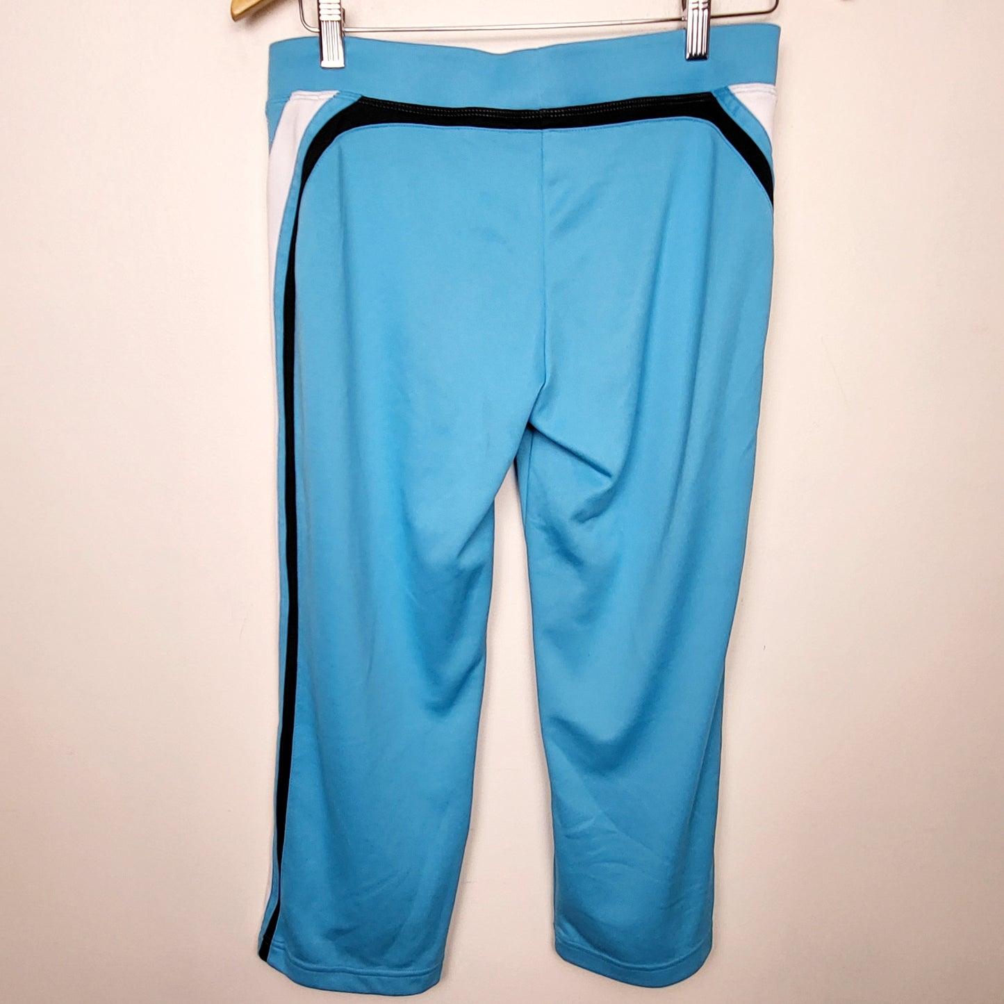 VKB1 - Nike blue cropped knit active pants. Size small