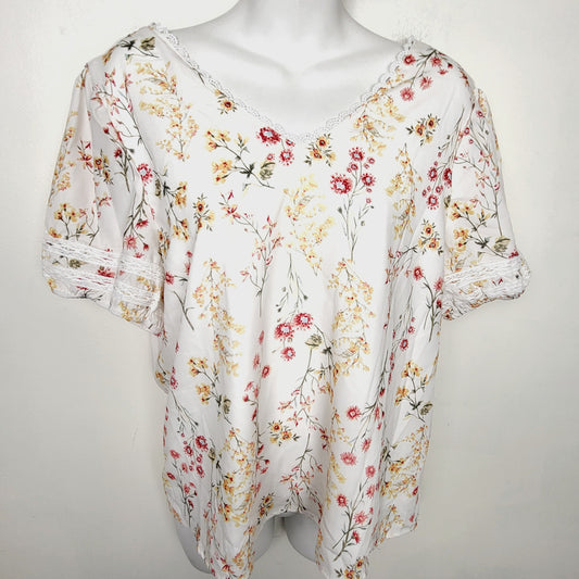 JLMB1- Unbranded white floral print top. Size medium