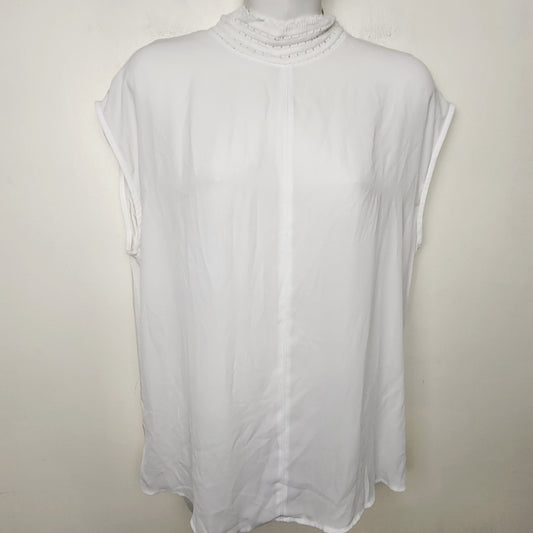 MHCK2 - RW and Co white mock neck blouse. Size large 🍁