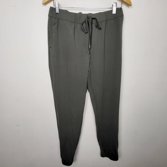 MHCK2 - RW and Co green high rise joggers with taperd leg. Size large 🍁