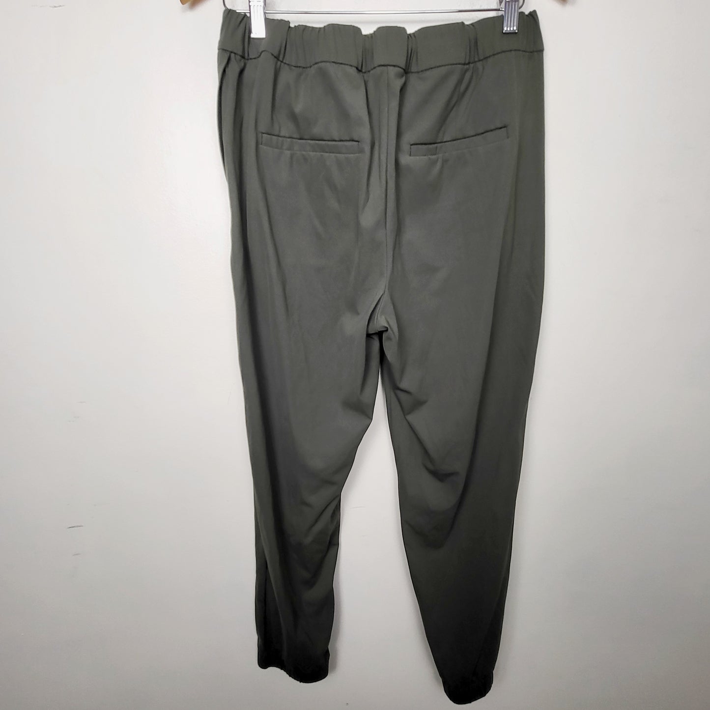 MHCK2 - RW and Co green high rise joggers with taperd leg. Size large 🍁