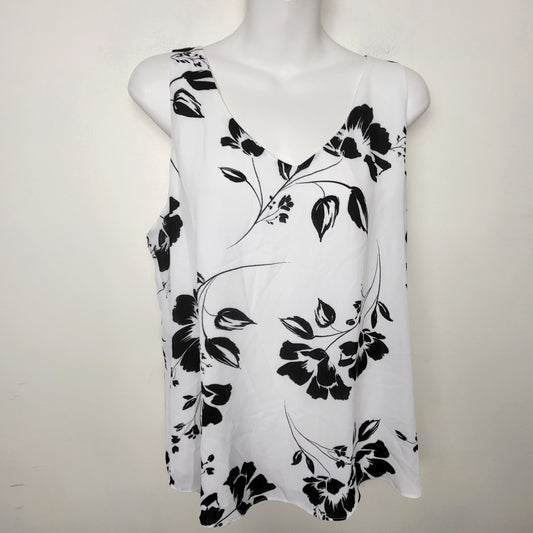 MHCK2 - RW and Co black and white floral print sleeveless top. Size large 🍁