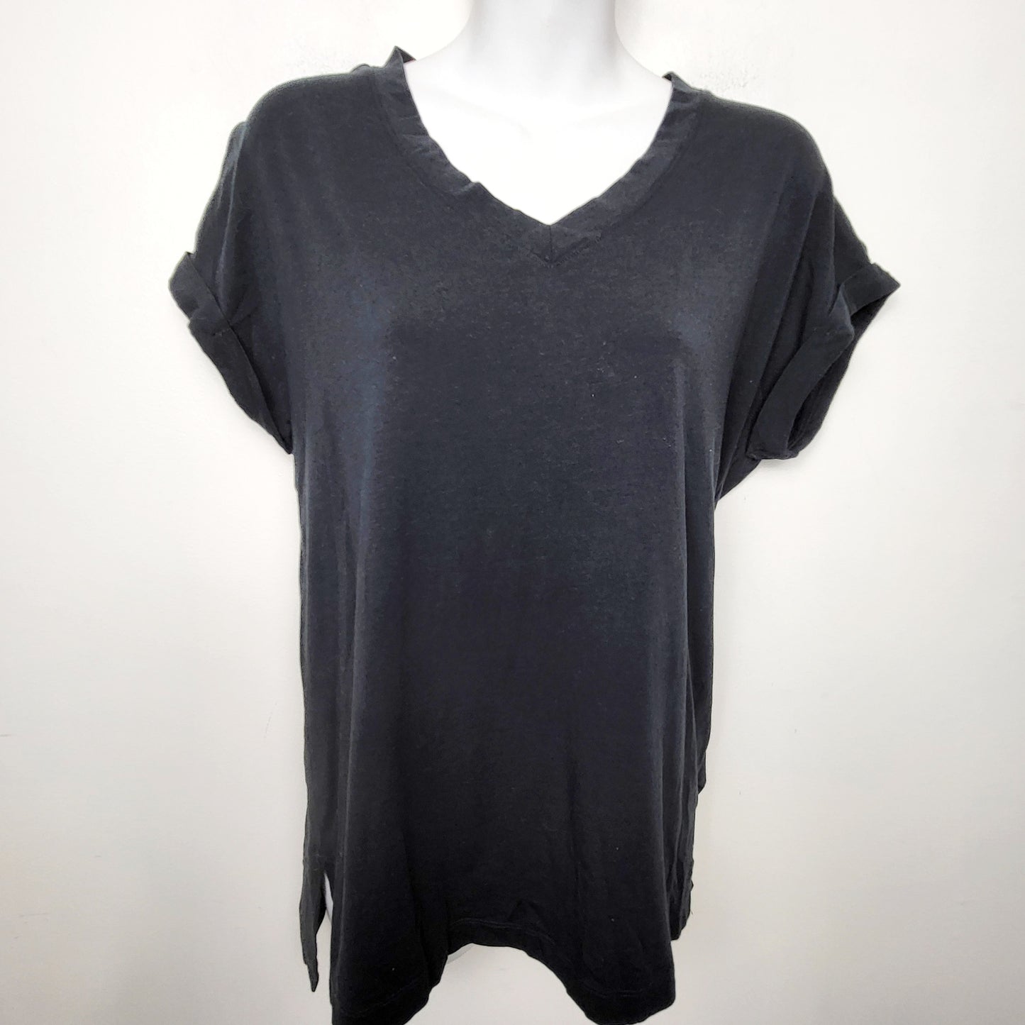 KLJ1 - Banana Republic black modal / cotton blend v-neck t-shirt. Size medium