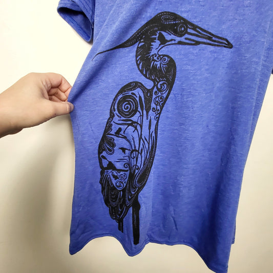 BBIN1 - Pachena Coastal Clothing blue heron t-shirt. Size large 🍁