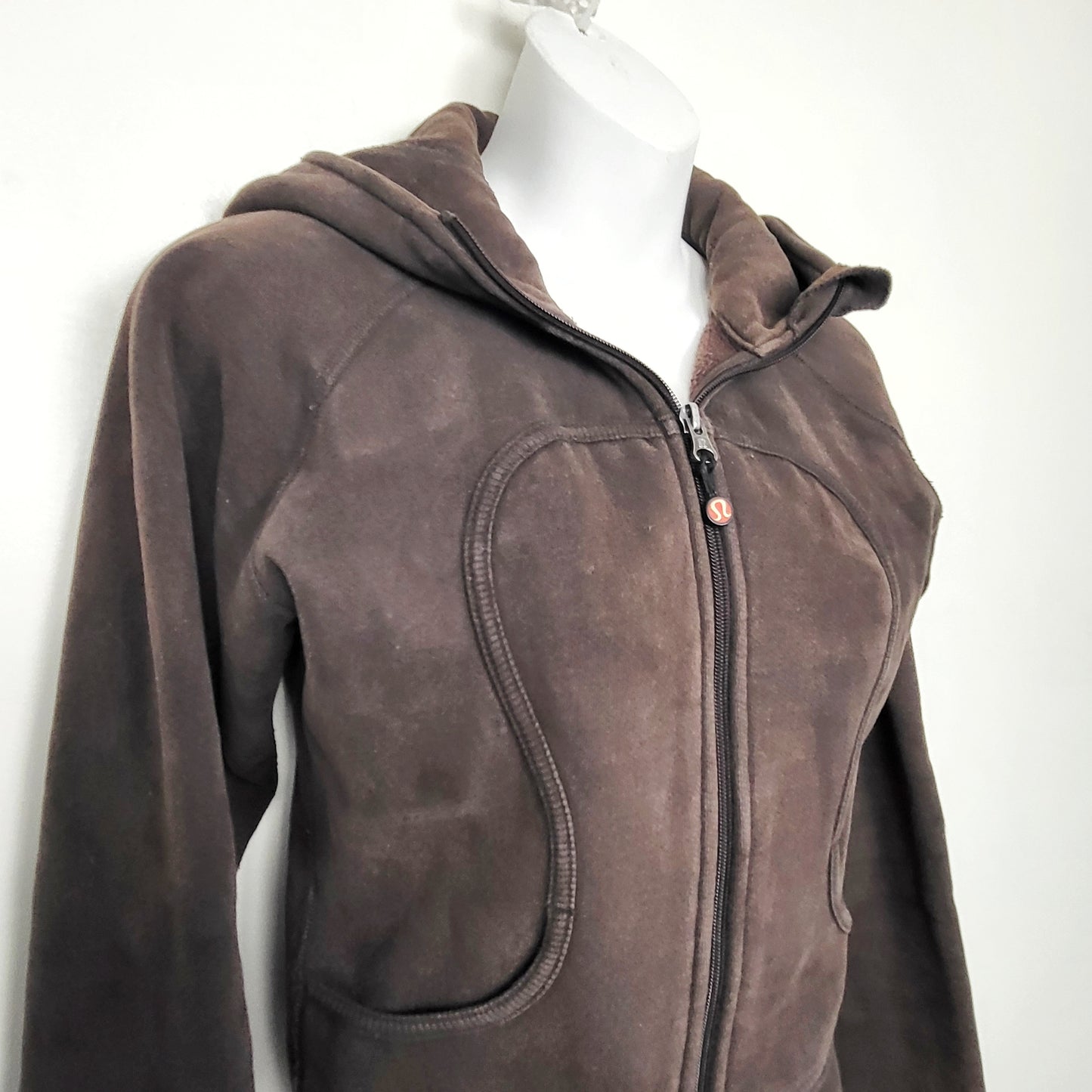 KBRD - Lululemon brown cropped scuba hoodie. Sizes like an XS