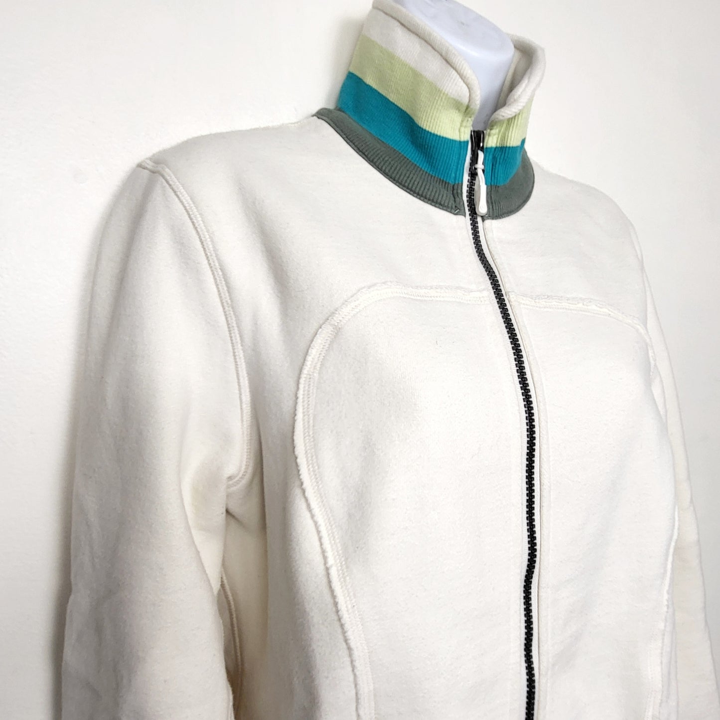 KBRD - Lululemon cream coloured full zip jacket. Size 10