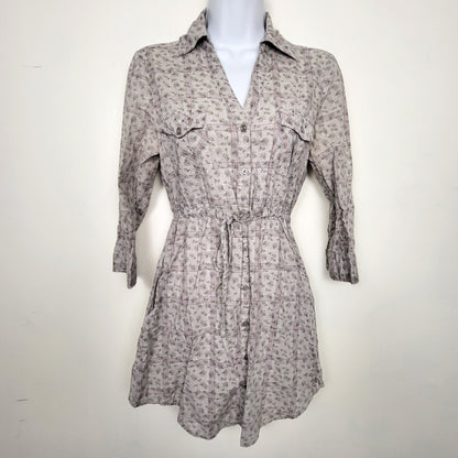 CSAL1 - Smart Set grey floral print button down dress. Size small