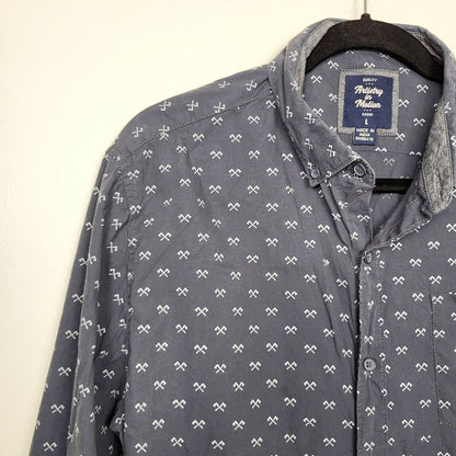 CSAL1 - Artistry in Motion grey slim fit button down shirt with axes. Men's size large