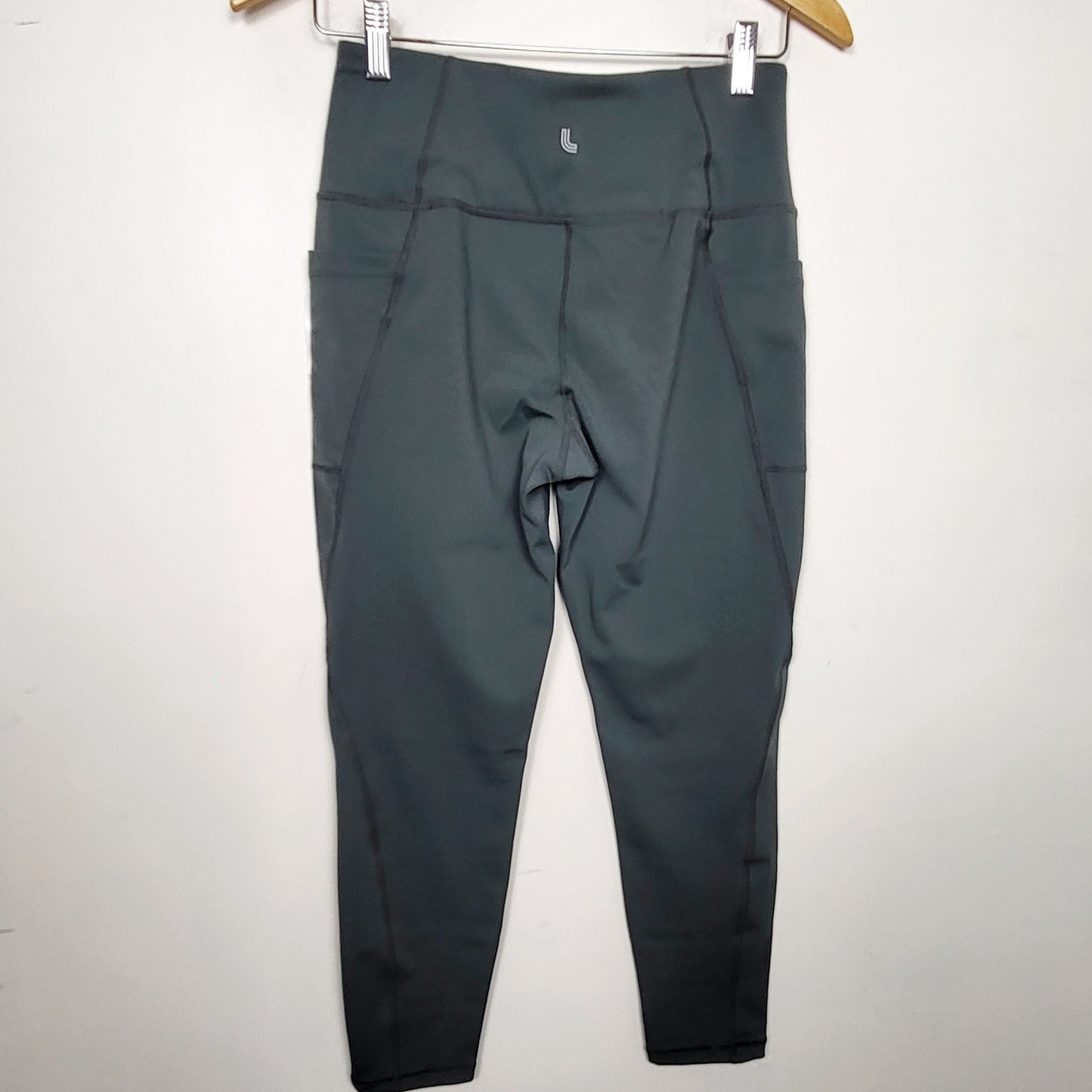 AWLCH1 - NEW - Lole green active leggings. Size medium