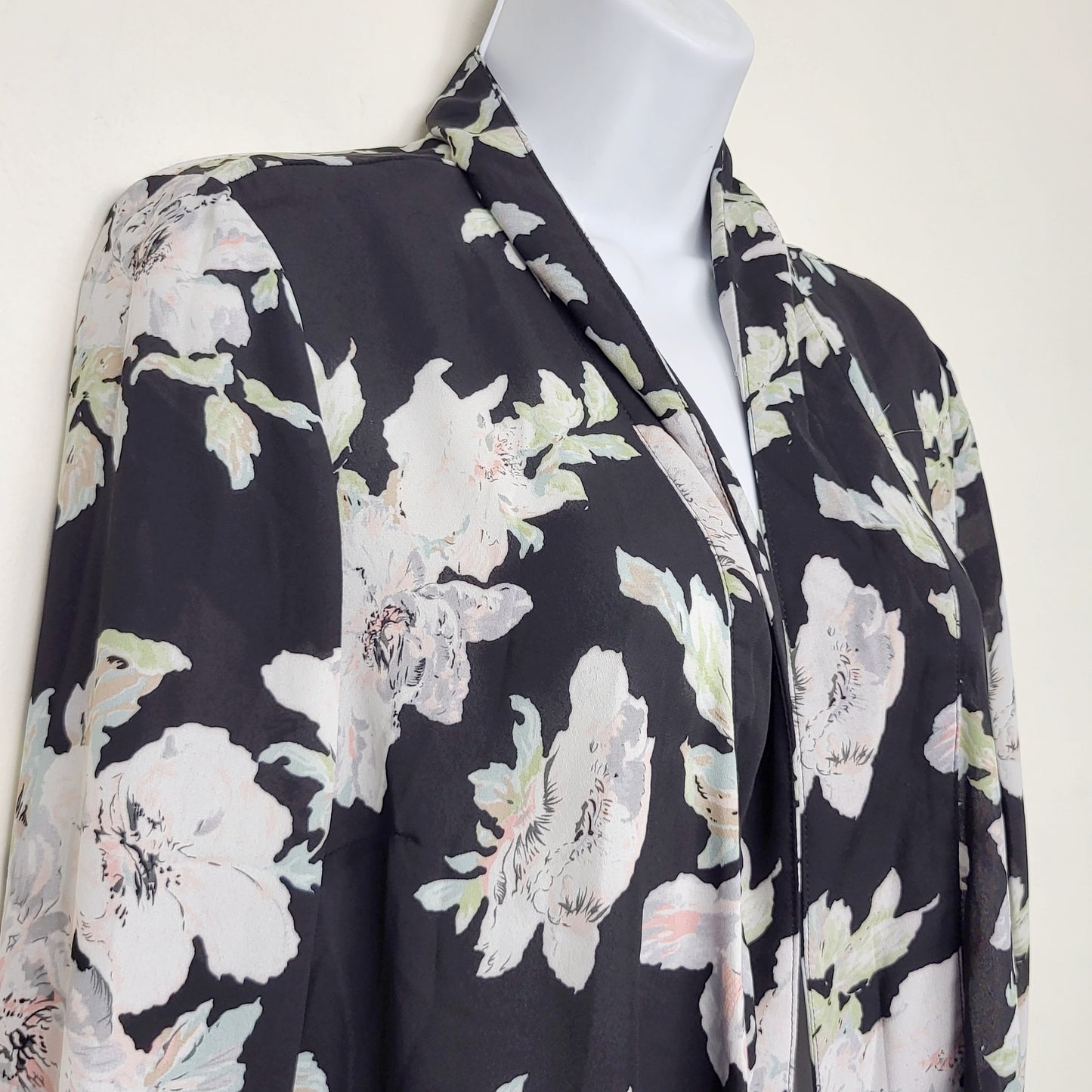 MFTZ2 - Kismet black floral print Kimono style top. Size large