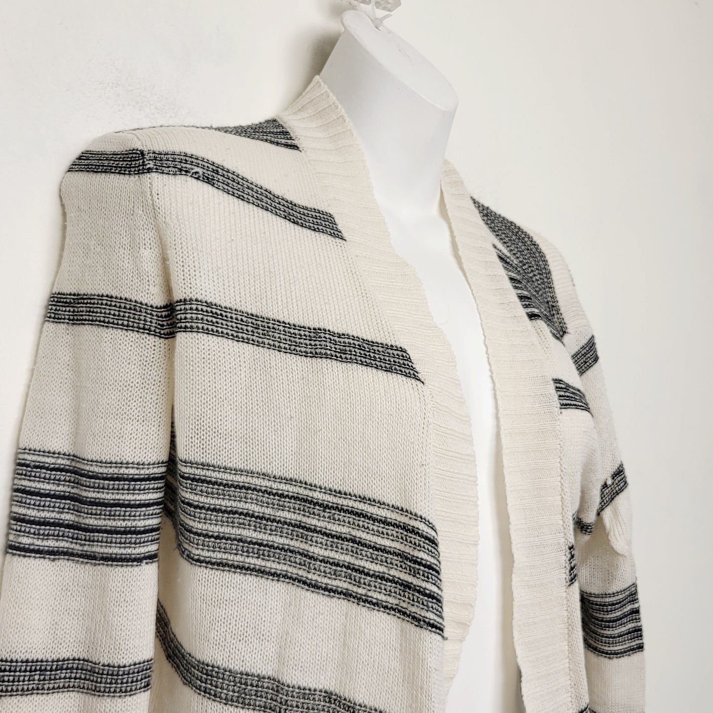 MFTZ2 - BB Dakota lightweight striped open cardigan sweater. Size XS