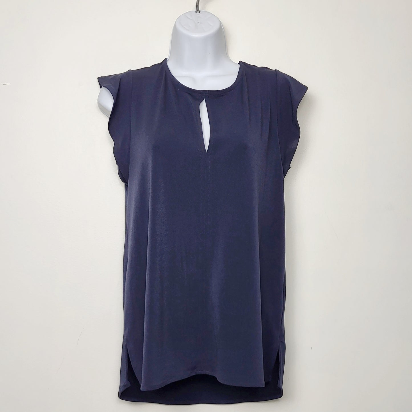 MFTZ2 - RW and Co. navy top with keyhole opening. Size small