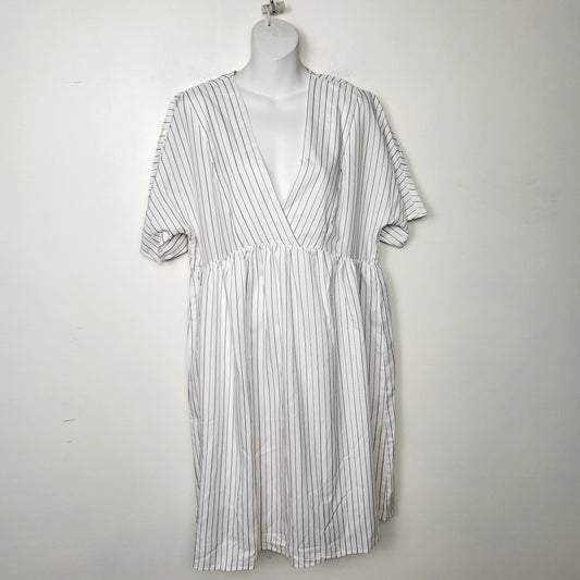 MFTZ1 - NEW - Meet Curve white vertical stripe beach cover up dress. Size large
